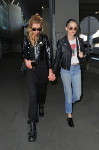 kristen-stewart-and-stella-maxwell-at-cdg-airport-in-paris-06-12-2017_6.jpg