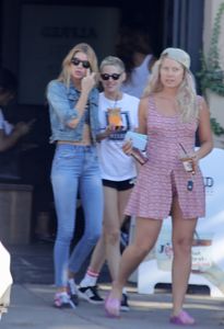 kristen-stewart-and-stella-maxwell-los-angeles-06-26-2017-2.jpg