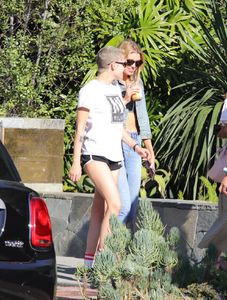 kristen-stewart-and-stella-maxwell-los-angeles-06-26-2017-3.jpg