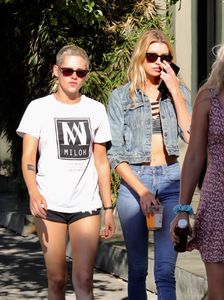 kristen-stewart-and-stella-maxwell-los-angeles-06-26-2017-6.jpg