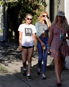 kristen-stewart-and-stella-maxwell-los-angeles-06-26-2017-7.jpg