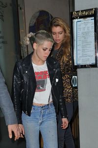 kristen-stewart-out-for-dinner-at-caviar-kaspia-in-paris-06-13-2017_13.jpg