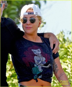 lady-gaga-boyfriend-christian-carino-hamptons-stroll-01.jpg