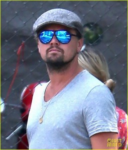 leonardo-dicaprio-hangs-out-with-jennifer-meyer-04.jpg