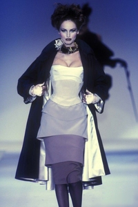 thierry-mugler-hc-ss-1997-1.thumb.jpg.97544c39675513130aa6fff649a1480a.jpg