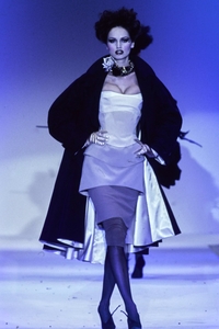 thierry-mugler-hc-ss-1997-4.thumb.jpg.d06d2dd133707ff49687e1669196f18e.jpg