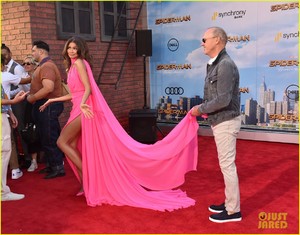 tom-holland-zendaya-premiere-sppider-man-homecoming-in-hollywood24.jpg