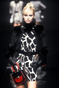 ungaro-fw-1996-6.thumb.png.6f4a7a642bd94f3b96e995b05e0c3b2b.png