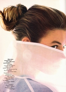 us_vogue_dec_1988_19.thumb.jpg.4a387f02893e7b870c358e02bb70944f.jpg