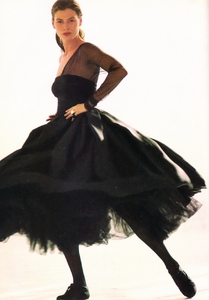 us_vogue_dec_1988_21.thumb.jpg.548d9e57628d5bbe59b736d1b4556dea.jpg