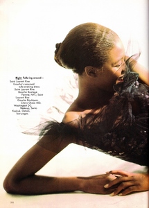 us_vogue_dec_1988_25.thumb.jpg.5bef22bf77b76f15f855f7dade696c87.jpg