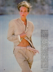 us_vogue_may_1988_19.thumb.jpg.15d722661bbfa8ebb3cce733d708fea4.jpg