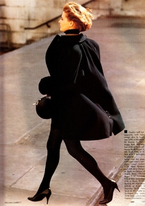 vogue_uk_oct_1988_60.thumb.jpg.cda2f7268d983444b6f99f2333b64df7.jpg