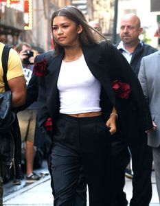 zendaya-leaving-good-morning-america-in-nyc-06-20-2017-10.jpg