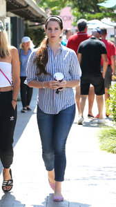 46250032_lana-del-rey-getting-coffee-in-la-25.jpg