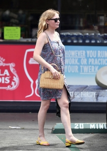 47134320_kirsten-dunst-out-in-a-floral-dress-in-toluca-lake-11.jpg