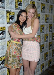 47496889_camila-mendes-and-lili-reinhart-riverdale-tv-show-photocall-at-comic-con-interna.jpg