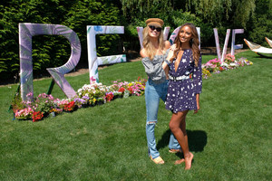 REVOLVEintheHamptons+Kicks+Off+4th+July+Moet+N2sL0lRcnxyx.jpg