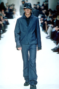 5966722428d58_RomeoGigliFallWinter19992000MilanFashionWeek.thumb.jpg.56ee12732cb3e16b6fb376fa5f625339.jpg