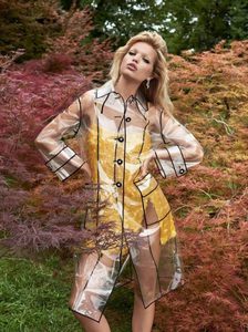 59754cda7308b_Daphne-Groeneveld-by-Zoltan-Tombor-for-Harpers-Bazaar-Spain-August-2017-3-760x1014.thumb.jpg.eac203c15000c284099c8600e2068f0d.jpg