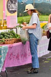 Kiernan-Shipka - Shopping-at-a-farmers-market--11.jpg