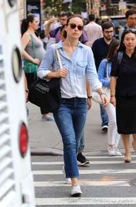 Olivia-Wilde - Out-in-Manhattan--04.jpg