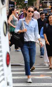 Olivia-Wilde - Out-in-Manhattan--07.jpg