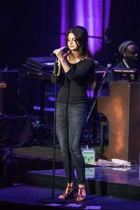 Lana-Del-Rey - Performs-at-O2-Academy-Brixton--03.jpg