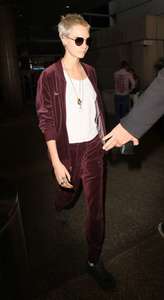 Cara-Delevingne at-LAX-airport--27.jpg