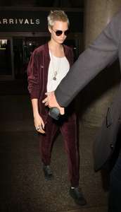 Cara-Delevingne at-LAX-airport--28.jpg