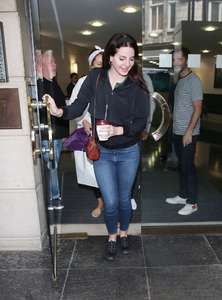 Lana-Del-Ray-at-Venture-House-in-London--04.thumb.jpg.0d54afd36d476b22efd01f783ec0d4e2.jpg