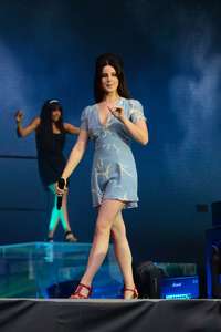 Lana-Del-Rey-Performs-at-Lollapalooza--22.jpg