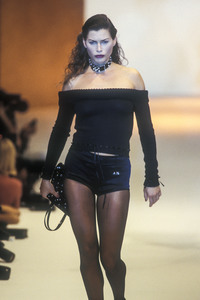 blumarine-ss-1995-6.thumb.JPEG.b8548f4d0b86b166d6b7cdd3075b2ef1.JPEG