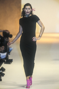 blumarine-ss-1995-9.thumb.JPEG.6f6449beaaf8b07b15a2614138a657d6.JPEG