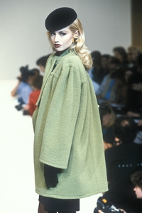 givenchy-hc-fw-1995-2.thumb.jpg.ef2f407c965b7a96f195f2b2ca1a3f18.jpg