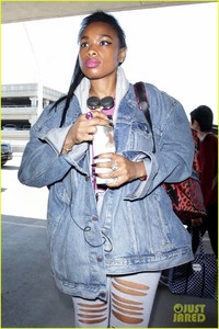 jennifer-hudson-gushes-about-fellow-voice-judge-miley-cyrus-03.jpg