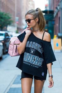 josephine-skriver-urban-style-chelsea-in-new-york-city-07-24-2017-3.thumb.jpg.5075ca81365536243cc3ddf457838683.jpg