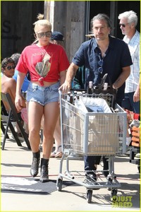 lady-gaga-christian-carino-shop-july-4-01.jpg