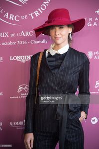 ophelie-meunier-attends-the-horse-racing-qatar-prix-de-larc-de-on-2-picture-id612061606.jpg