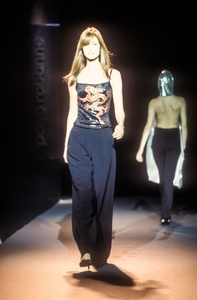 paco-rabanne-fw-1997-4.thumb.jpg.25ab6e7d374e604c360f3c6ade690253.jpg