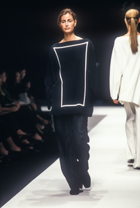 salvatore-ferragamo-ss-1997-1.thumb.png.5e7699f1aa517461a22deef902638cde.png