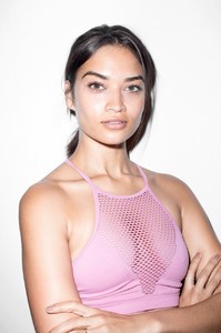 shanina-shaik-10-835x1253.thumb.jpg.6cd931a01274f09190f374a9312fedc8.jpg