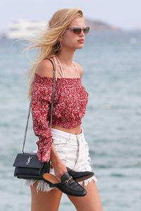 taylor-hill-daphne-groeneveld-arrive-at-the-club-55-beach-in-saint-tropez-07-23-2017-21.jpg