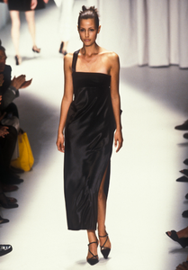 versace-fw-1997-5.thumb.png.4eaae16fae82e3d14ba50b1d49c8fe14.png