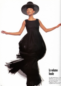 vogue_paris_feb_1989_10.thumb.jpg.81467620d26a6f007ec3ca0a1c3799db.jpg