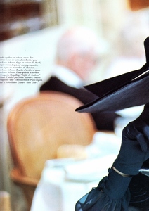 vogue_paris_sept_1988_20.thumb.jpg.9d112d62a1b9d019a482540a9b80ce5d.jpg