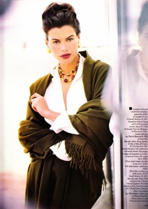 vogue_uk_oct_1988_28.thumb.jpg.8be3ed8a137e0a3993a0caa956db90c4.jpg