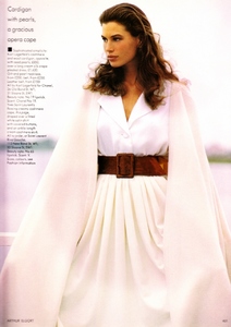 vogue_uk_oct_1988_30.thumb.jpg.747e41e20bd19201bc8473c39955625e.jpg