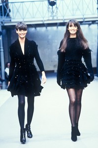 0_azzedine-alaia-fw-1989-1_html.thumb.JPEG.21155553a4a575cfe4858f6365b0d513.JPEG