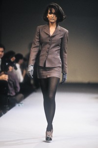 12_azzedine-alaia-fw-1990-13_html.thumb.JPEG.951f0311ca357ba97b2982adae4be283.JPEG